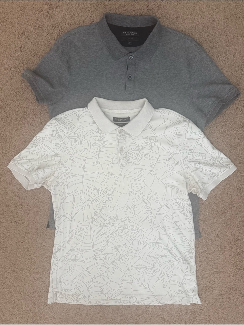 Banana Republic Men's Polo Shirt - White Leaf Print Grey Size Medium 100% Cotton